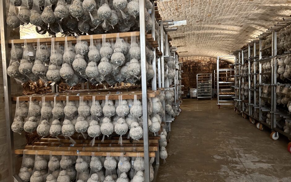 “Caciocavallo di grotta” is among the oldest cheeses of Southern Italy