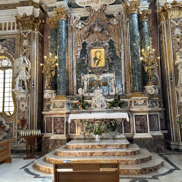 Who are the lions sculpted in front of churches?
